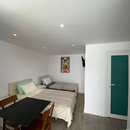 Center Apartment *